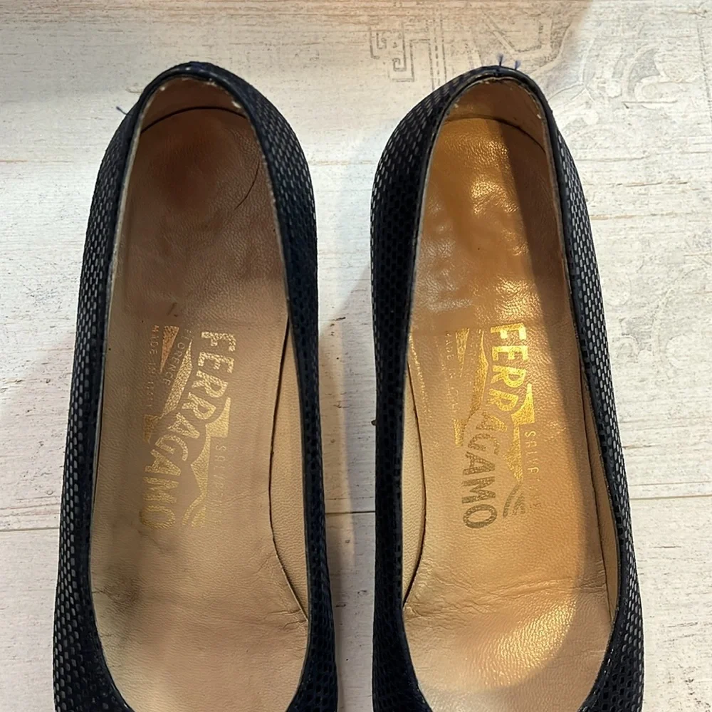 Vintage Salvatore Ferragamo Navy Pebble Suede Heels Size 6